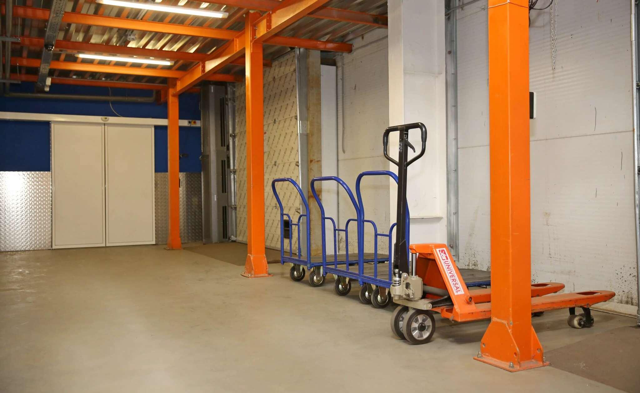 Regały i wózki transportowe